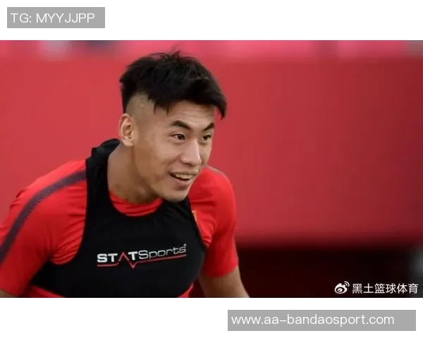 青岛媒体报道张呈栋回归西海岸董宇试训引关注